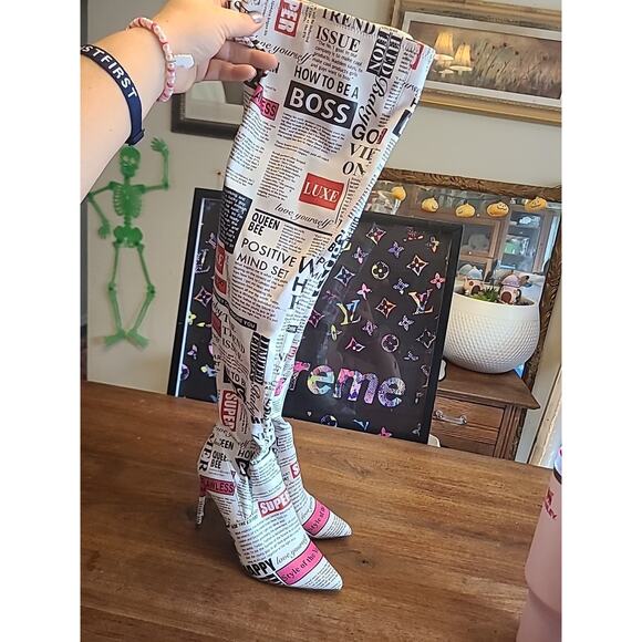 Steve Madden Newspaper Print Stiletto Stilettos Good Vibes Boss Knee High 8.5 - Picture 1 of 13